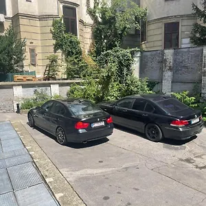 Near Center Bécs