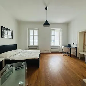 Apartamento Crown Naschmarkt U4, Viena