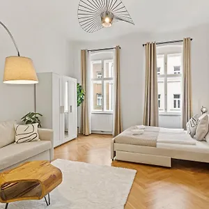 Apartamento Cozy - 4 Min U6 Josefstaedterstrasse, Viena